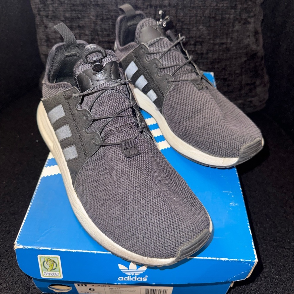 Adidas XPLR Sneakers